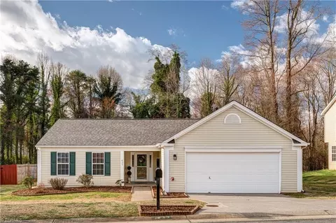 432 Camden Ridge Dr, Winston Salem, NC 27105