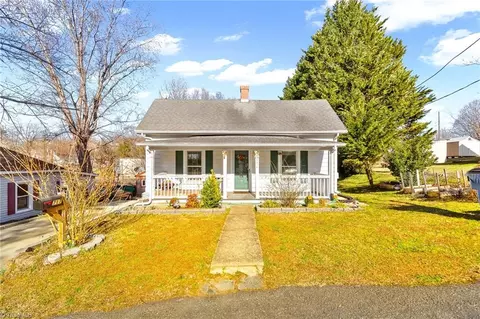 717 Factory St, Mount Airy, NC 27030