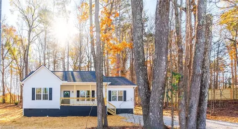 430 Raleigh Ave E, Liberty, NC 27298