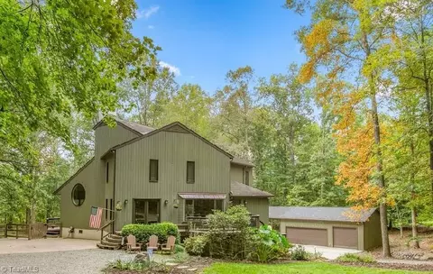 8207 Hunting Cog Rd, Oak Ridge, NC 27310