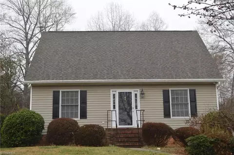 137 Summit Dr N, Mount Airy, NC 27030