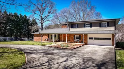 153 Niston Ln, Mount Airy, NC 27030