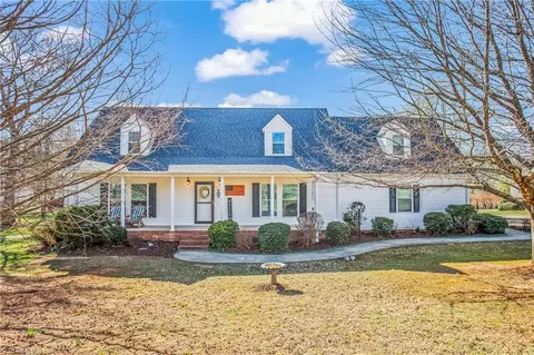 112 King Arthur Dr, King, NC 27021
