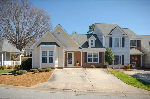 11 Cedar Knoll Dr, Greensboro, NC 27407