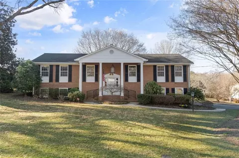 5575 Kane Dr, Pfafftown, NC 27040