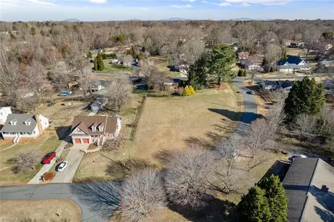 5572 Folkstone Rd, Pfafftown, NC 27040