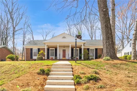 905 Montrose Dr, Greensboro, NC 27410