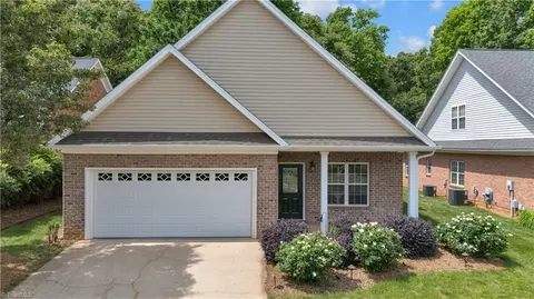 5832 Kenville Green Cir, Kernersville, NC 27284