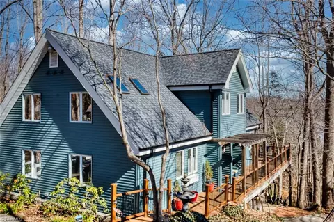 8094 Deer Hill Cir, Belews Creek, NC 27009