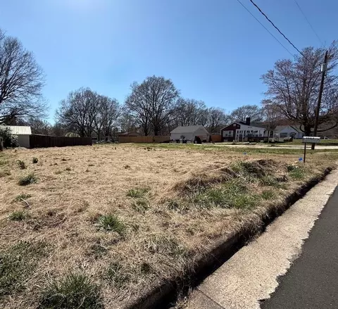 1002 Jackson St W, Mayodan, NC 27027
