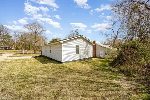 Exterior - 2904 Triangle Lake Rd, High Point, NC 27260 photo 1 of 2