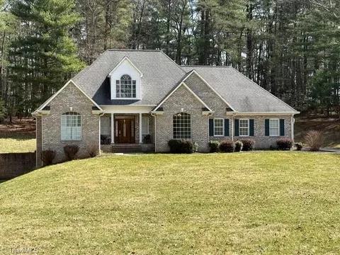 1633 Skyland Dr, Wilkesboro, NC 28697