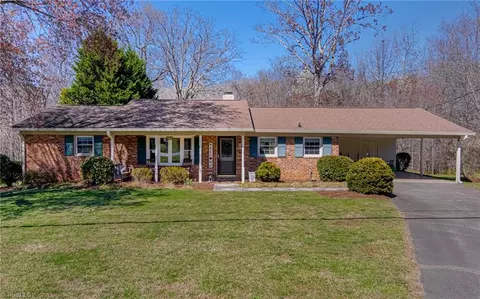 6005 Timberwood Trl, Kernersville, NC 27284