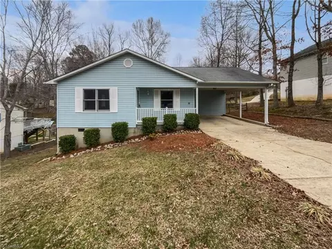 2 Hasty Hill Rd, Thomasville, NC 27360