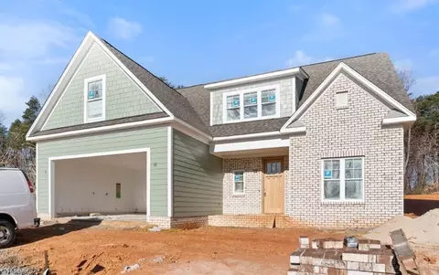 1365 Maple Chase Ln, Winston Salem, NC 27106