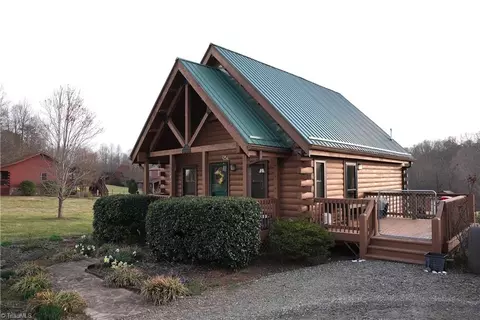1644 Garner Rd, Yadkinville, NC 27055