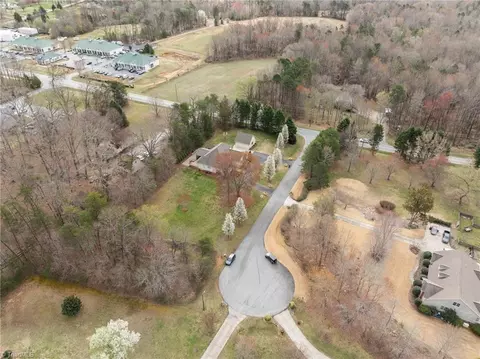 View/Area - 6200 Tether Ct, Summerfield, NC 27358 photo 6 of 7