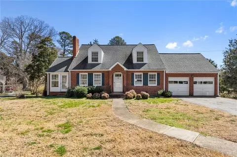 209 Peace Haven Rd S, Winston Salem, NC 27104