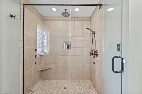 Bath - 211 Cascade Dr, High Point, NC 27265 photo 2 of 4