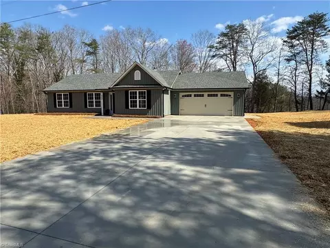 523 Culler Rd, Pinnacle, NC 27043