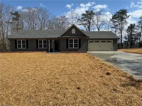 523 Culler Rd, Pinnacle, NC 27043 photo 4