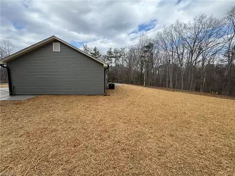 523 Culler Rd, Pinnacle, NC 27043 photo 11