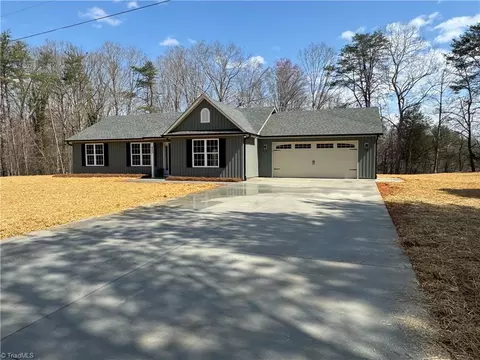 523 Culler Rd, Pinnacle, NC 27043 photo 9