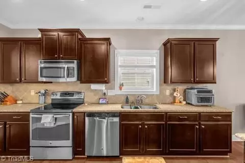 2382 Birch View Dr, High Point, NC 27265 photo 10