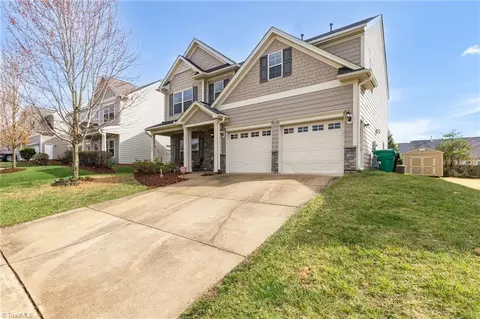 2382 Birch View Dr, High Point, NC 27265 photo 2