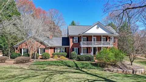 709 Latimer Dr, Kernersville, NC 27284