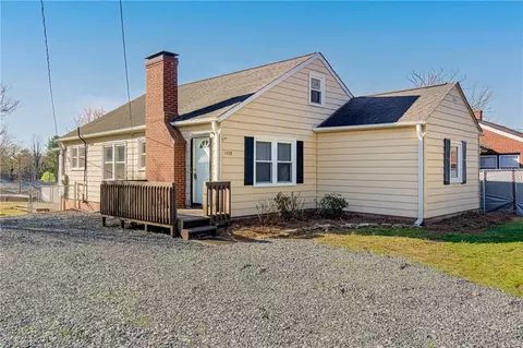 5089 Baux Mountain Rd, Winston Salem, NC 27105
