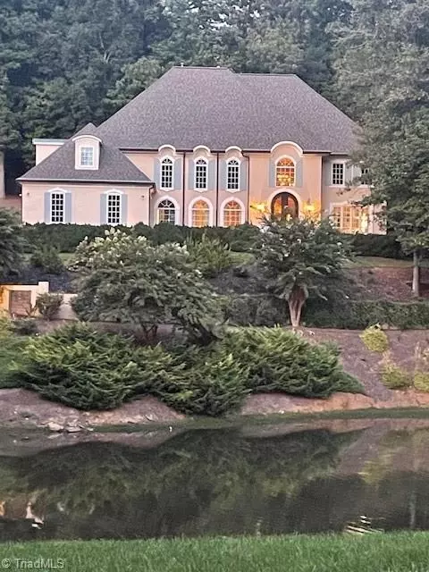 1533 Boxthorne Ln, Winston Salem, NC 27106