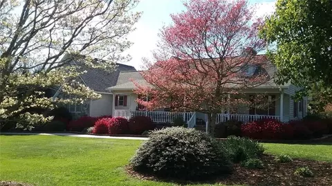 418 Glass Rd, Mount Airy, NC 27030