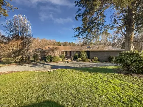 2605 Farmpond Ct, Haw River, NC 27258