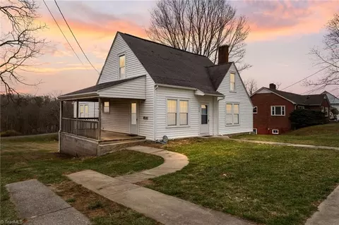 1115 N Main St, Hillsville, VA 24343