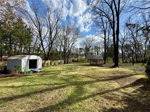 Exterior - 422 Moffitt Dr, High Point, NC 27265 photo 6 of 10