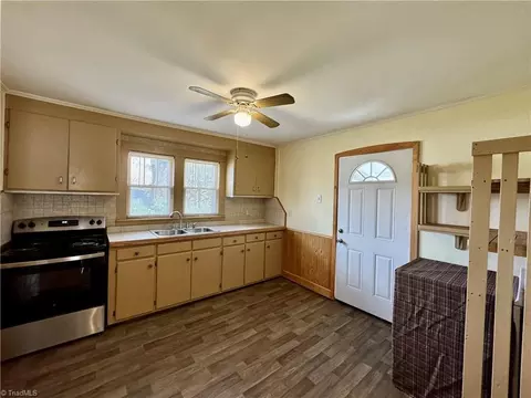 Kitchen - 422 Moffitt Dr, High Point, NC 27265 photo 1 of 3