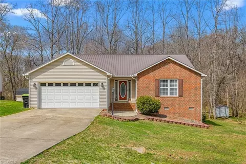 433 Colleen Dr, Thomasville, NC 27360