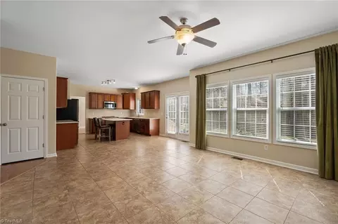 Living - 3940 Navy Pl, High Point, NC 27265 photo 8 of 9
