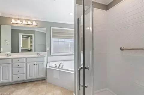 Bath - 3940 Navy Pl, High Point, NC 27265 photo 2 of 4