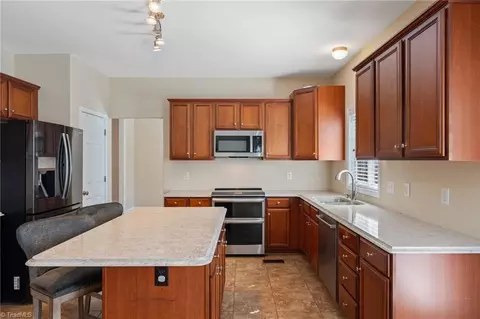 Kitchen - 3940 Navy Pl, High Point, NC 27265 photo 2 of 5