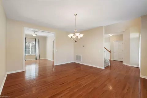 Living - 3940 Navy Pl, High Point, NC 27265 photo 2 of 9