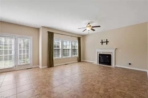 Living - 3940 Navy Pl, High Point, NC 27265 photo 5 of 9