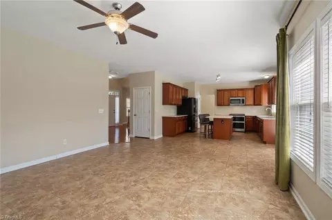 Living - 3940 Navy Pl, High Point, NC 27265 photo 9 of 9