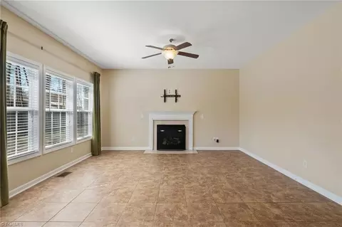 Living - 3940 Navy Pl, High Point, NC 27265 photo 7 of 9