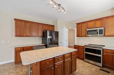 Kitchen - 3940 Navy Pl, High Point, NC 27265 photo 3 of 5