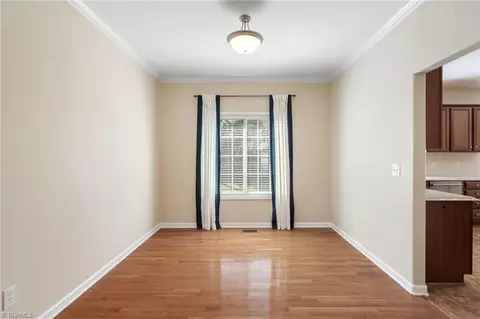Living - 3940 Navy Pl, High Point, NC 27265 photo 4 of 9