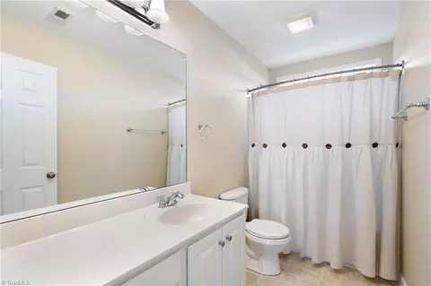 Bath - 3940 Navy Pl, High Point, NC 27265 photo 4 of 4