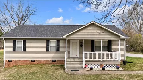 5175 Hillwood Dr, Kernersville, NC 27284