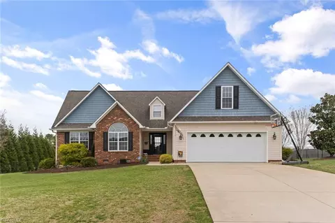 135 Goldenrod Ln, Lexington, NC 27295